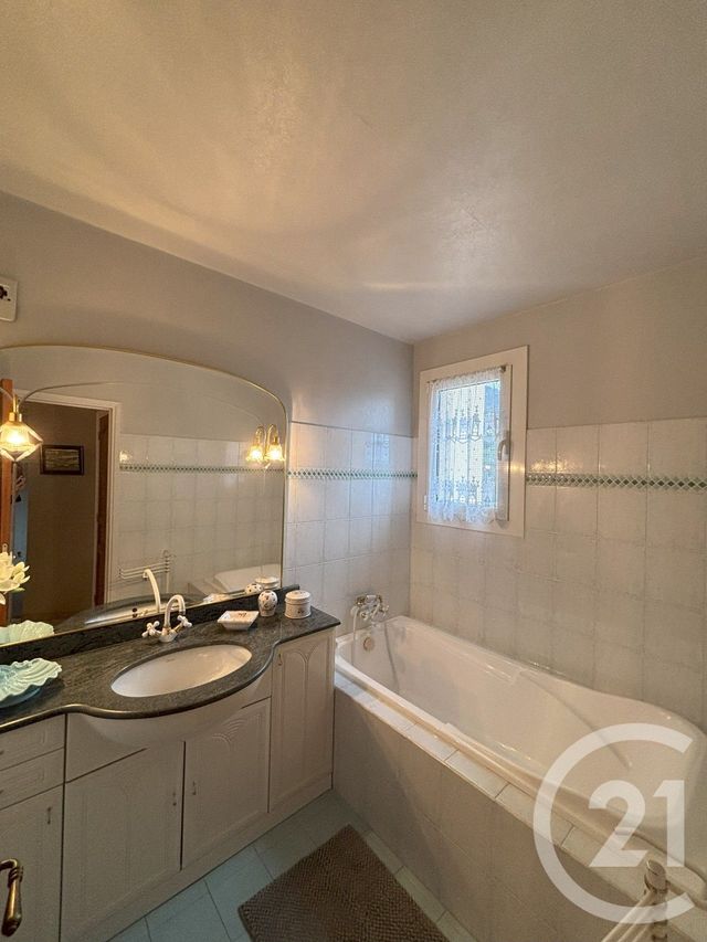 Appartement T3 à louer - 3 pièces - 91.18 m2 - BASTIA - 202 - CORSE - Century 21 Jade Immobilier