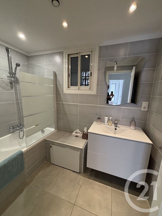 Appartement T3 à louer - 3 pièces - 57.52 m2 - BASTIA - 202 - CORSE - Century 21 Jade Immobilier