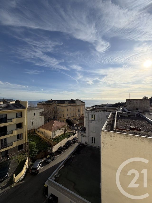 Appartement T4 à louer - 4 pièces - 84.06 m2 - BASTIA - 202 - CORSE - Century 21 Jade Immobilier