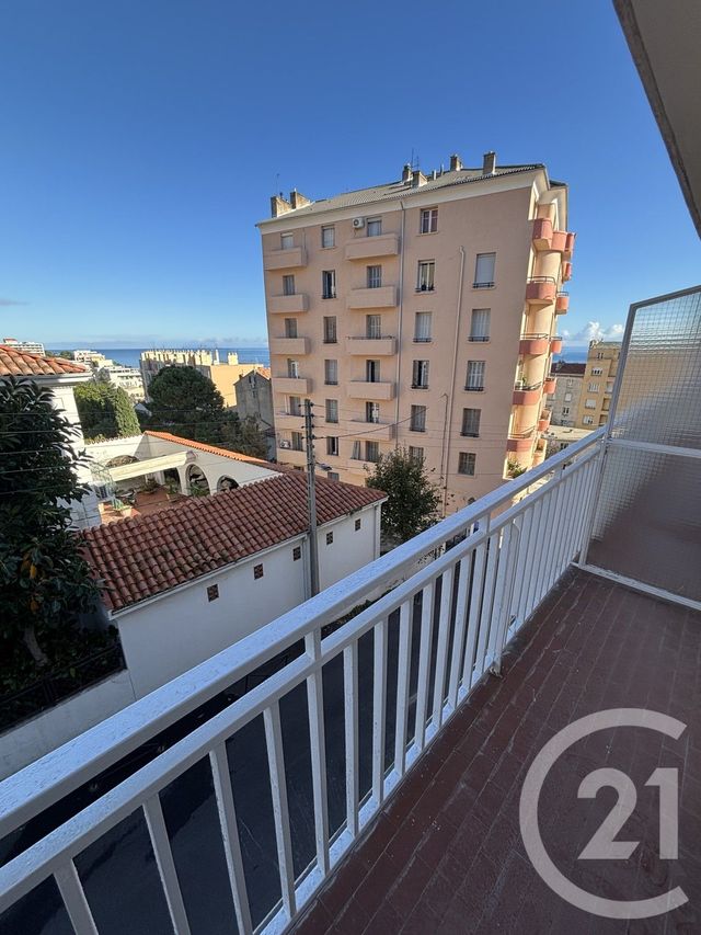 Appartement T3 à louer - 3 pièces - 66.43 m2 - BASTIA - 202 - CORSE - Century 21 Jade Immobilier